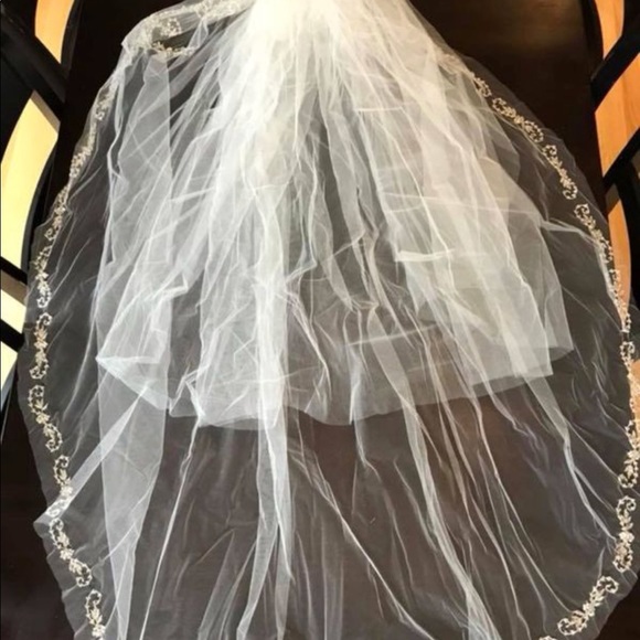 Wedding vail!! - Picture 1 of 8